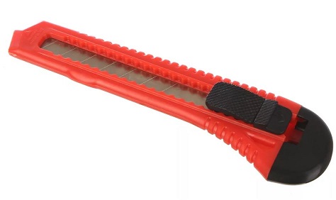 Нож пластиковый корпус 18мм "AUTOVIRAZH" /1/50/